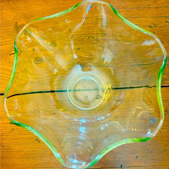 Serving Bowl Glass Vintage MCM Folded Fluted Serving Bowl Ruffled Wavy Edge EUC - Picture 1 of 4